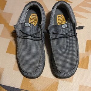 Hey Dude Men's Textured Gray Loafers